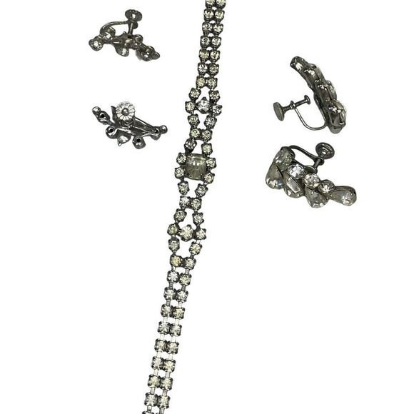 Vintage Jewelry Lot Beads Rhinestones Marked Unmarked Mix Wearable Sellable - Picture 8 of 11